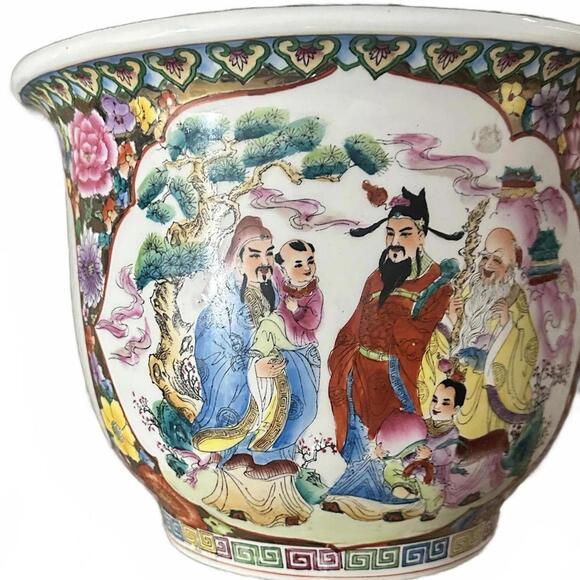 Vintage Chinese Ceramic Planter Pot with Hand-Painted Artistry